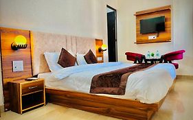 Trinetra Guest House